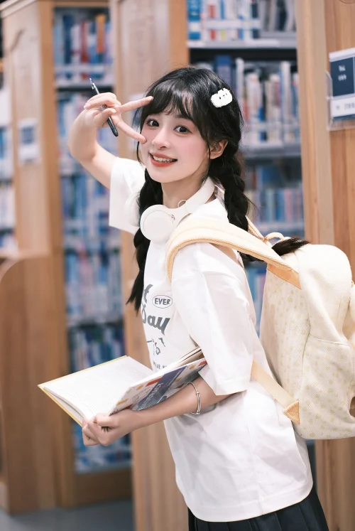 图书馆女孩 夏芋小年