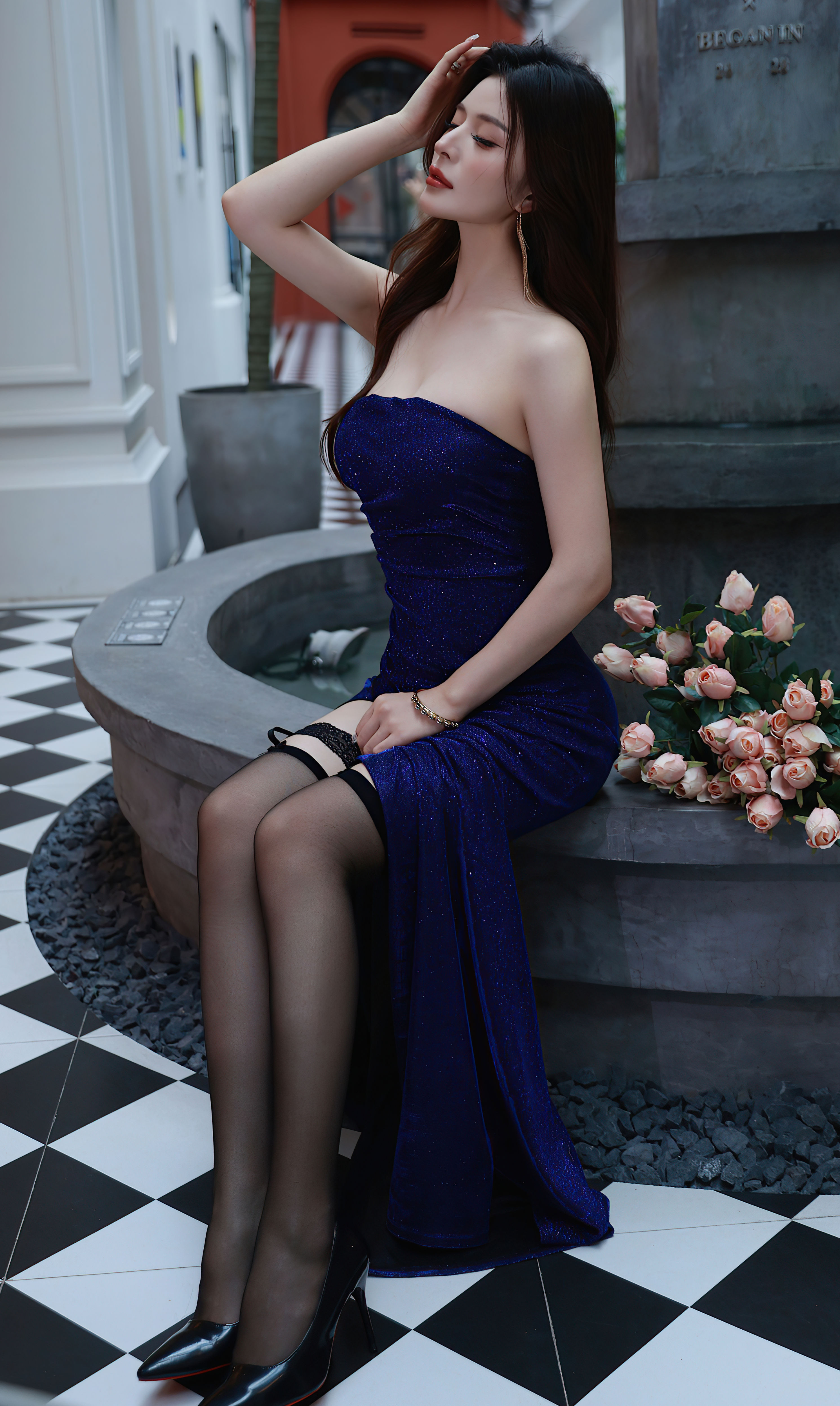 阿依莎 黑丝礼服