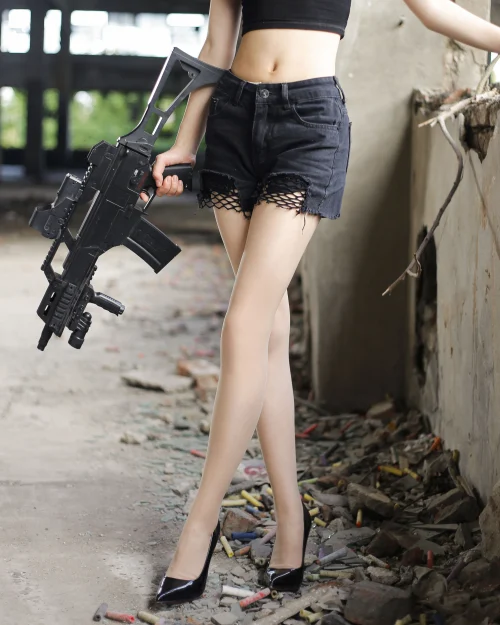 小仙 熱褲美腿