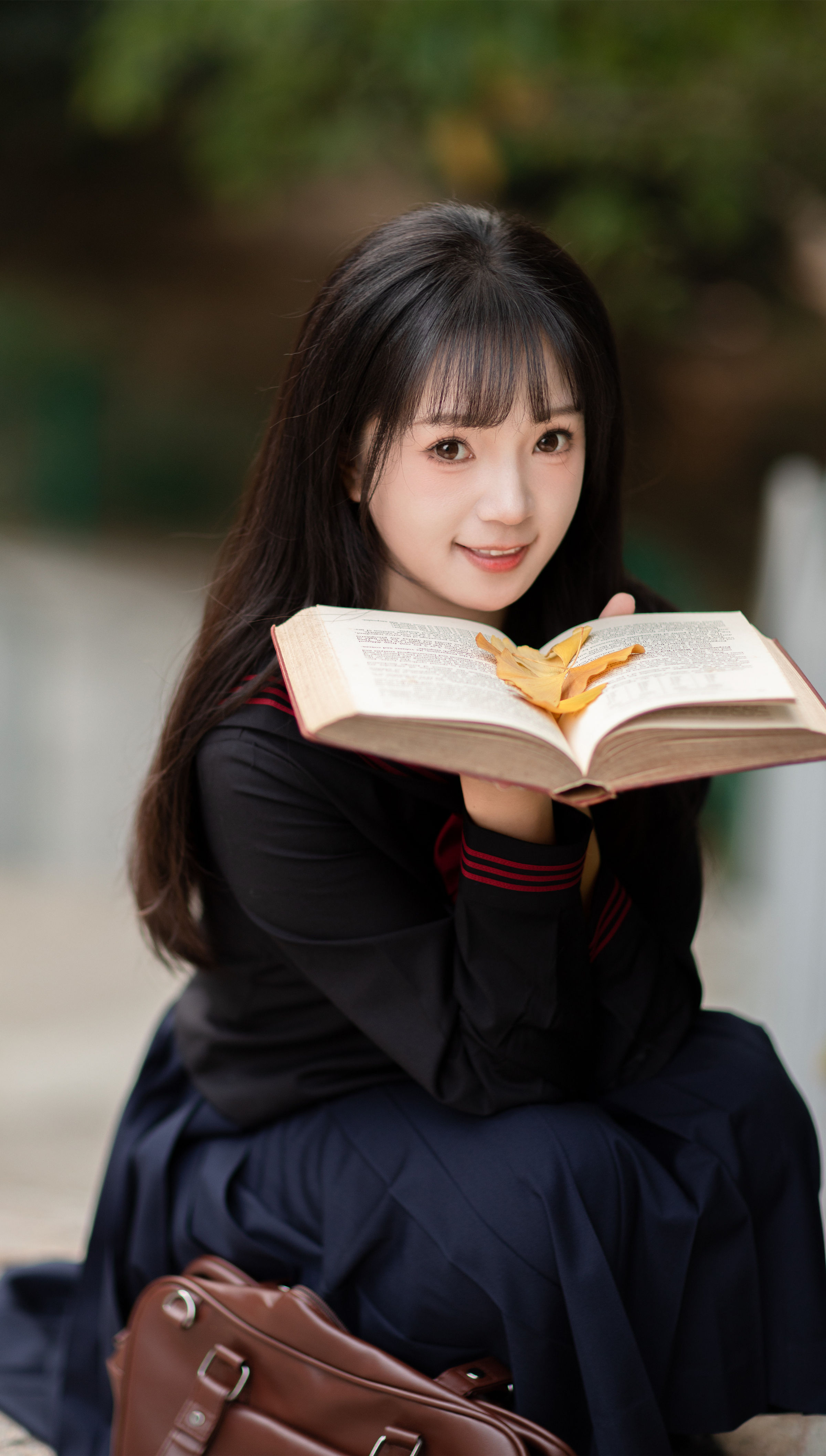 樹蔭下的日系少女