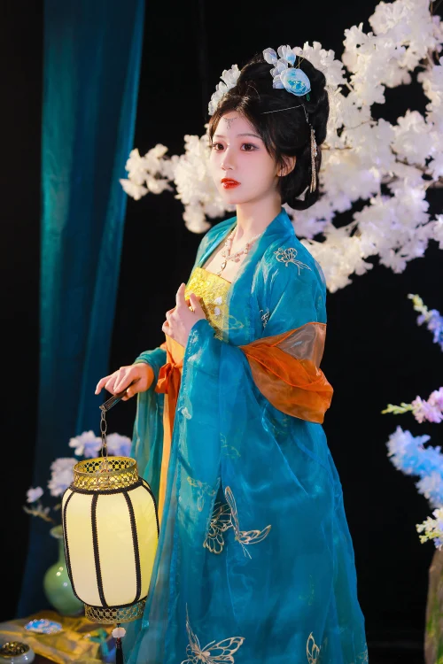 虞美人 週週