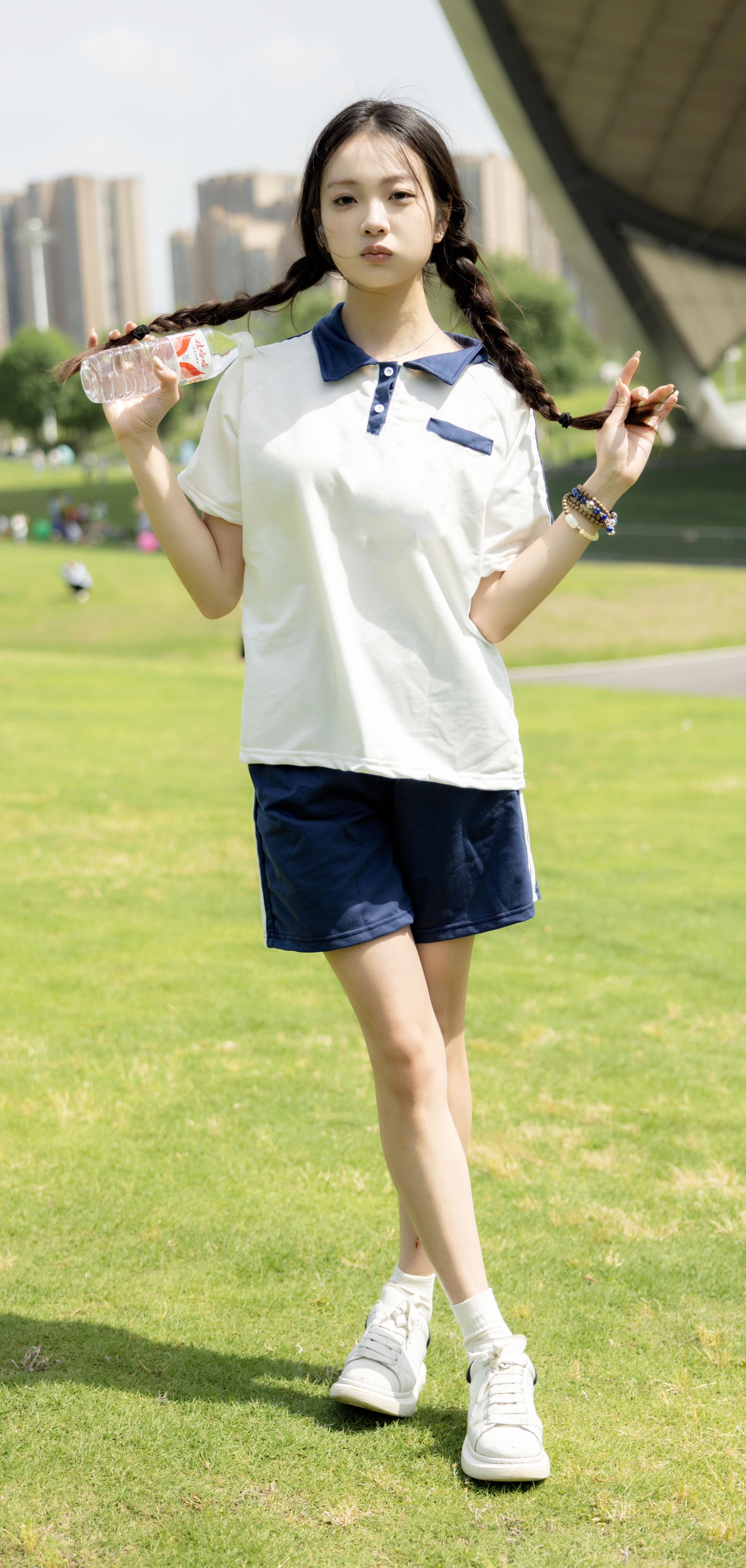 小鳴 運動女生