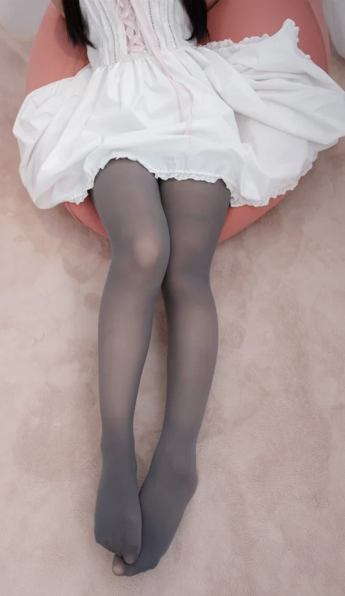 可愛公主妹妹灰色絲襪秀