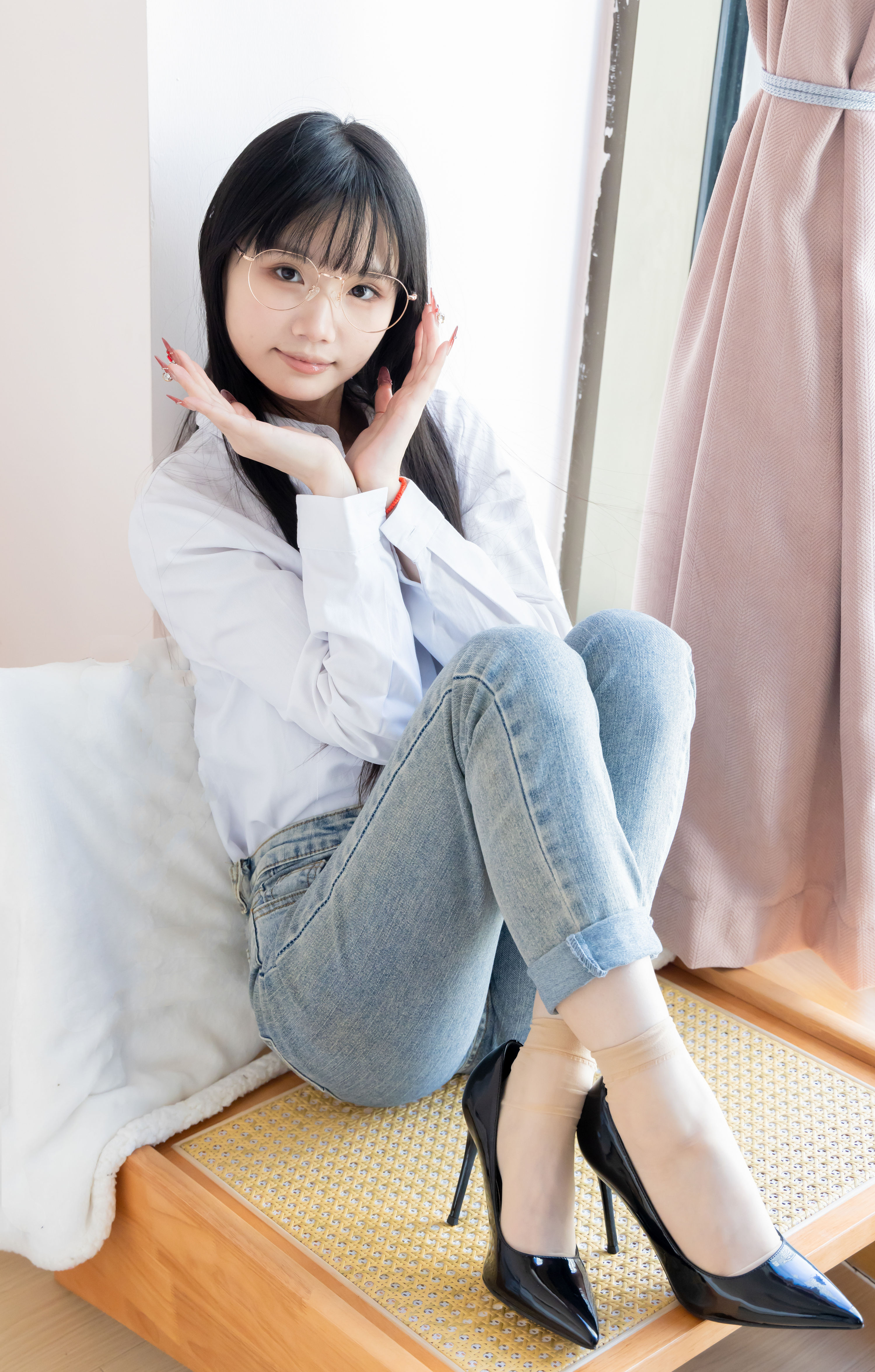 甜甜圈 墊腳半蹲半脫襪子劇情