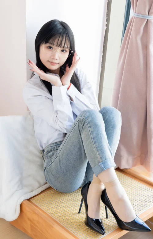 甜甜圈 墊腳半蹲半脫襪子劇情