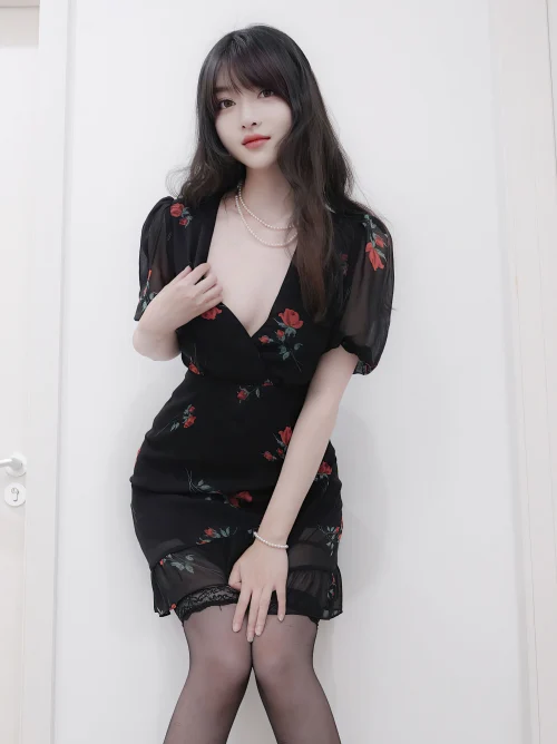 白露lulu 黑蕾丝连衣裙