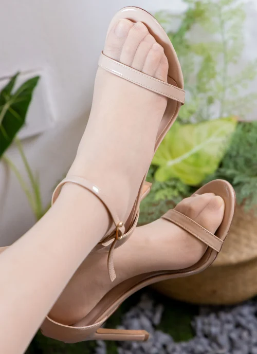 香菜 高跟凉鞋薄肉丝