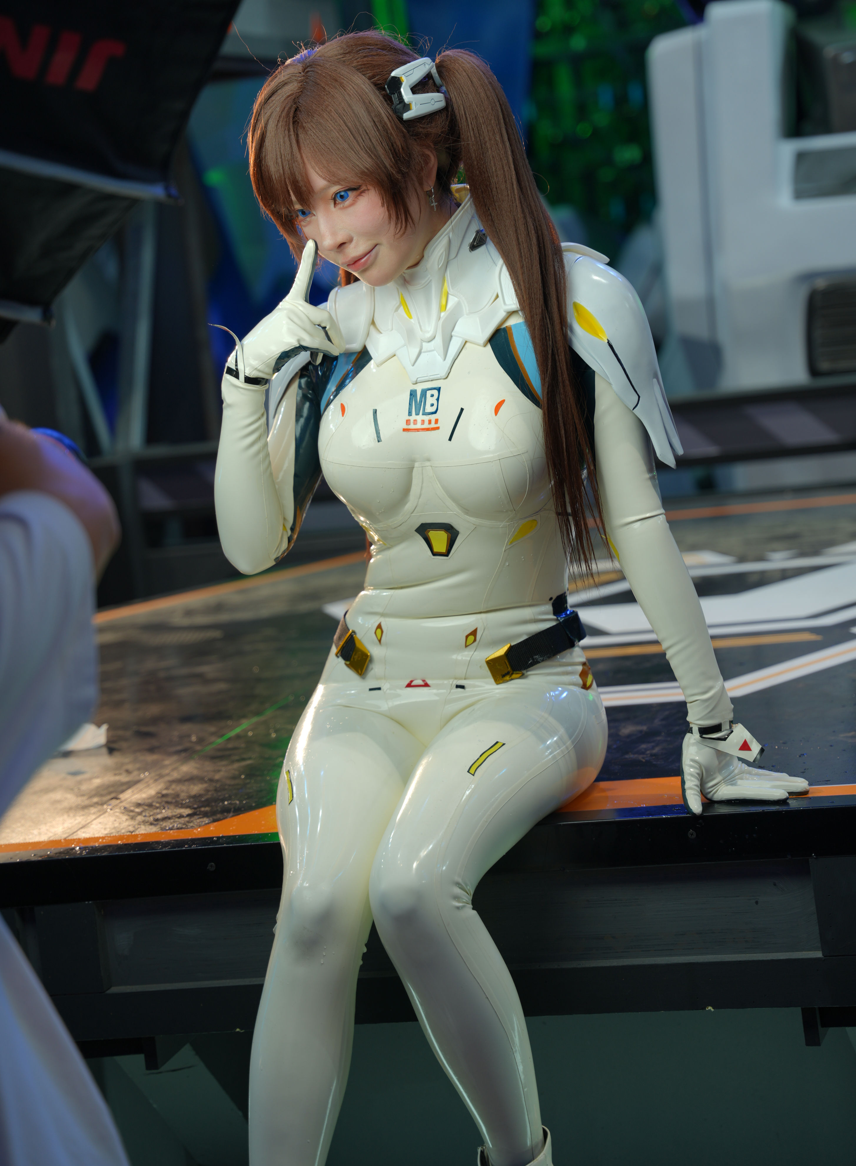 白色胶衣双马尾