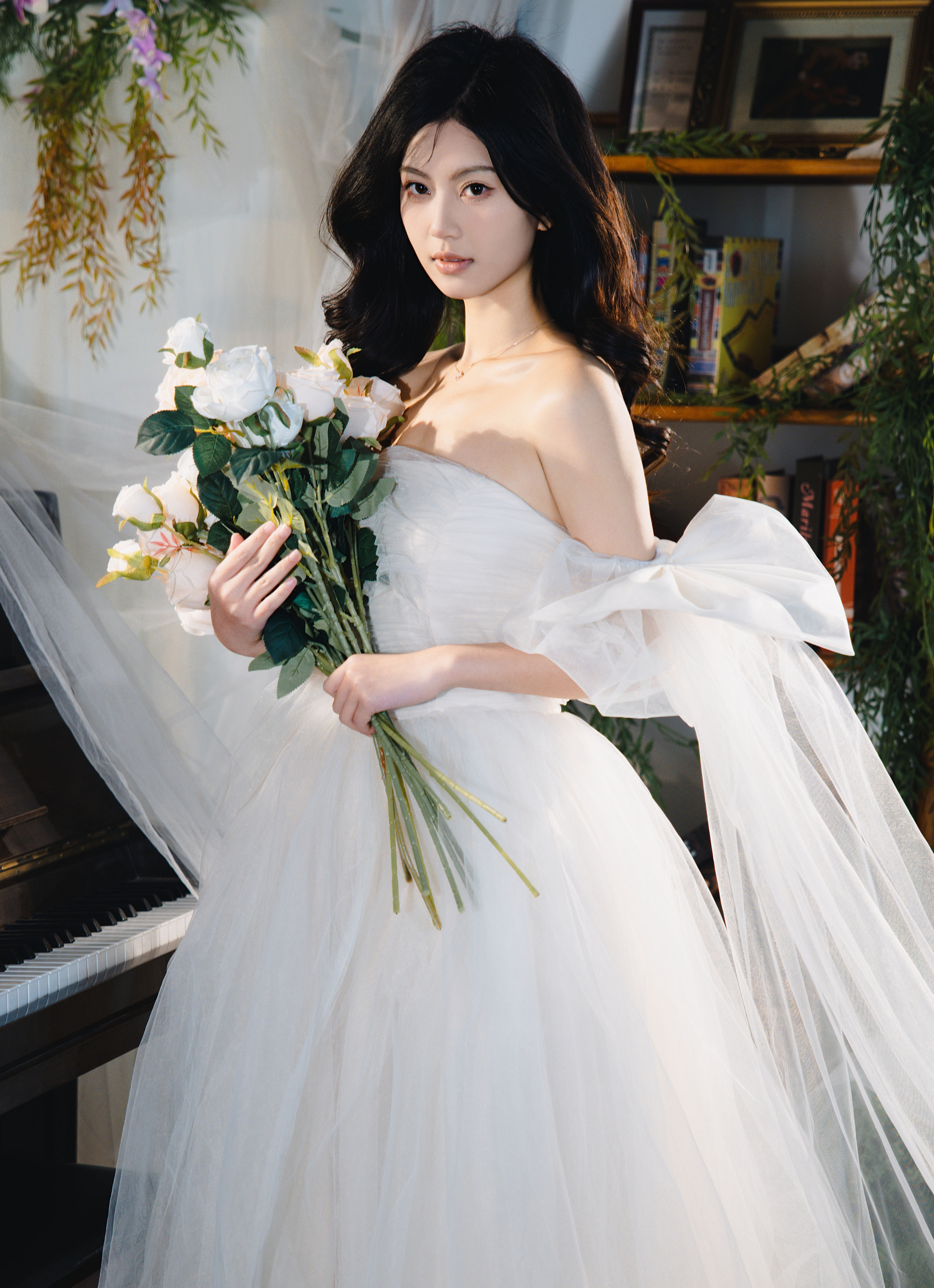 弹奏钢琴的少女 单单