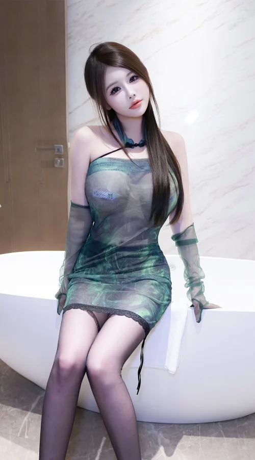 甜妮 绿色透明包臀裙