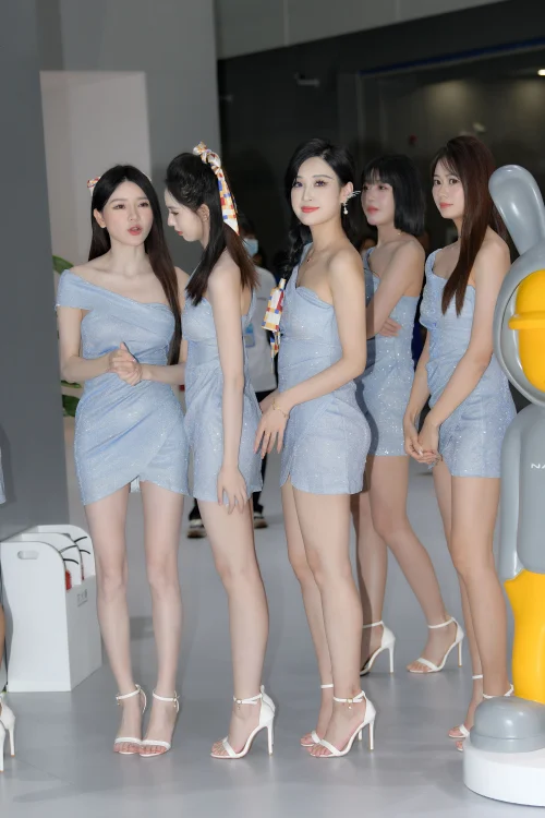 等待上场的美腿模特