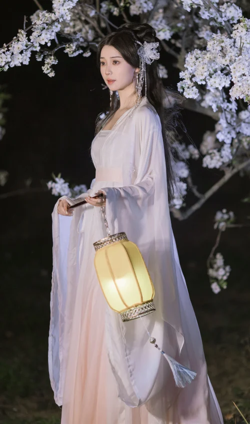 叶冰裳仿妆 褚鸢鸢