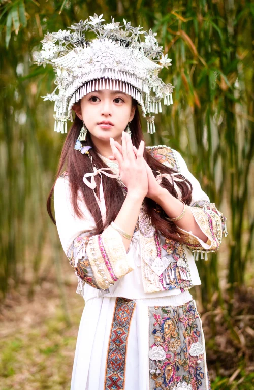 苗家小可爱 小亿