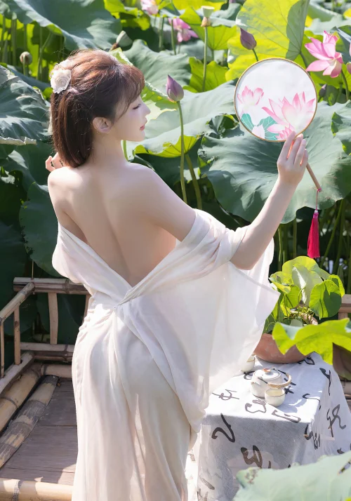 陆萱萱  荷花池